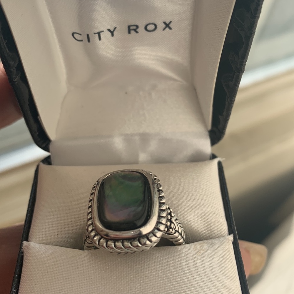 Ladies  Ring - Picture 3 of 5